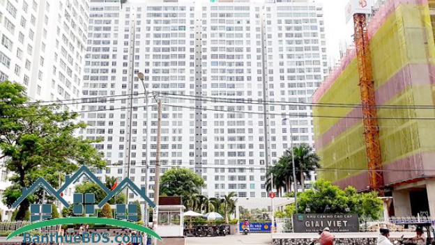 Cần bán gấp căn hộ Giai Việt- 854 đường Tạ Quang Bửu, P5, Q8, Dt 78m2, 2PN, 2WC, nhà sạch sẽ thoáng mát, đang có HĐ thuê, view Q5, giá bán 2.3 tỷ/căn.