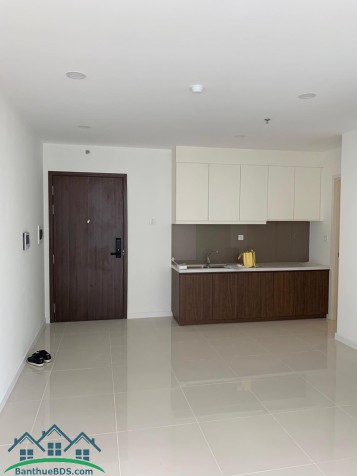 Cần cho thuê gấp căn hộ Central premium đường Tạ Quang Bửu, Dt 60m2, 2 phòng ngủ , nhà rộng thoáng mát, nhà có nội thất cơ bản , giá thuê 11tr/th. Xe