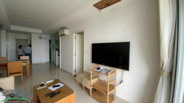 Bán căn hộ ở CC Quang Thái, 2pn, 2 ban công, SH riêng, giá 2 tỉ 200tr